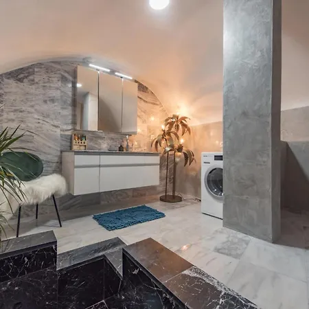 Albert Apartment