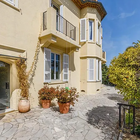 Albert Apartment
